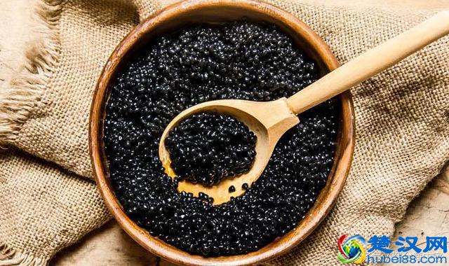 鱼子酱里的鱼子是哪种鱼产的?如此昂贵的鱼子酱到底是啥味道?