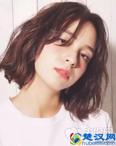 颧骨高适合什么发型?这8款发型轻松告别高颧骨,你也是女神