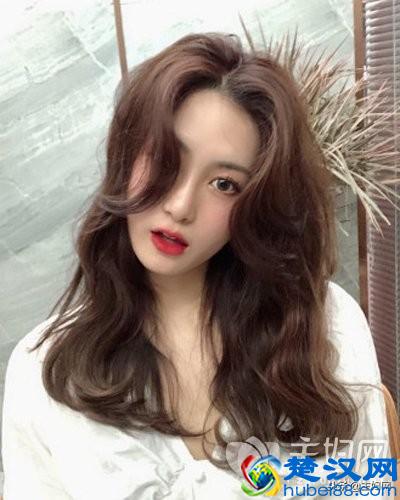 颧骨高适合什么发型?这8款发型轻松告别高颧骨,你也是女神