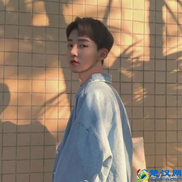 适合小脸男生的几款发型推荐，每款都很帅！