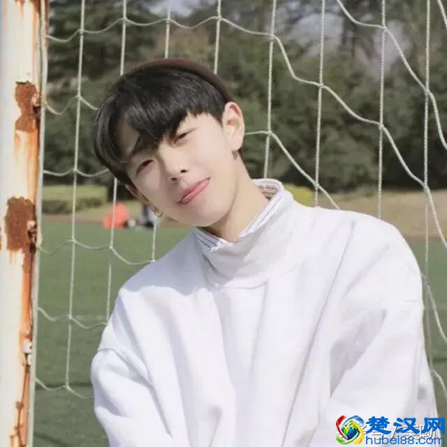 适合小脸男生的几款发型推荐，每款都很帅！