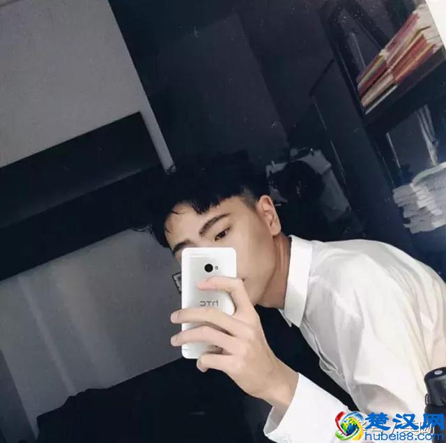 适合小脸男生的几款发型推荐，每款都很帅！