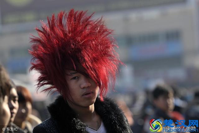 适合小脸男生的几款发型推荐，每款都很帅！