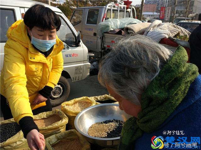 农村赶集，10种吃食最好卖！您爱吃哪个？