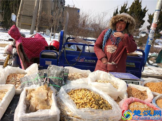 农村赶集，10种吃食最好卖！您爱吃哪个？