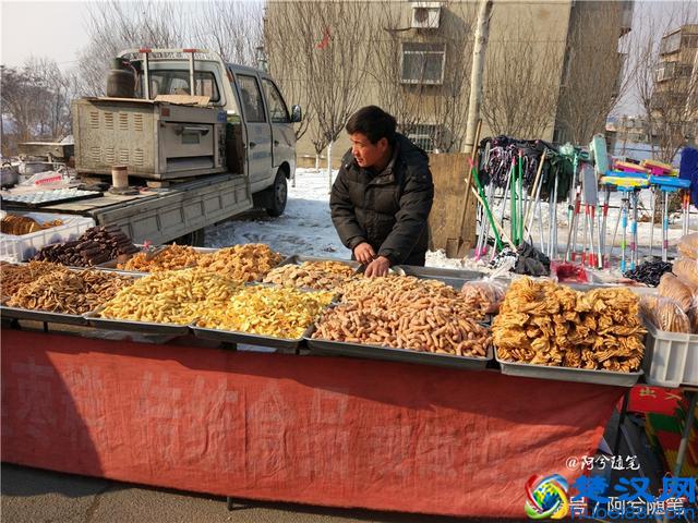 农村赶集，10种吃食最好卖！您爱吃哪个？