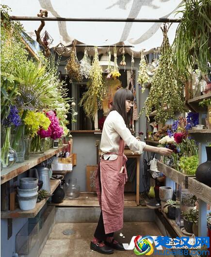 花店生意经，像他这样开鲜花店，你也可以年赚20万