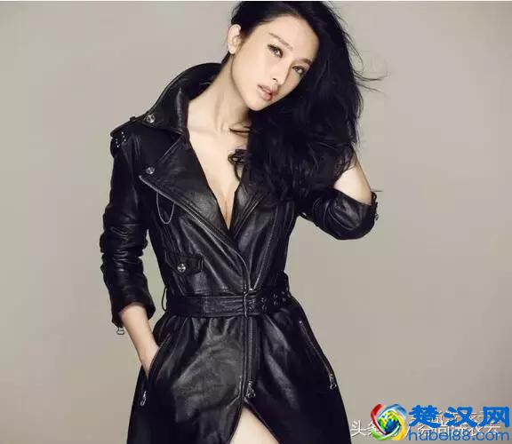 买皮衣的时候，怎么去分辨皮革真假和好坏呢？