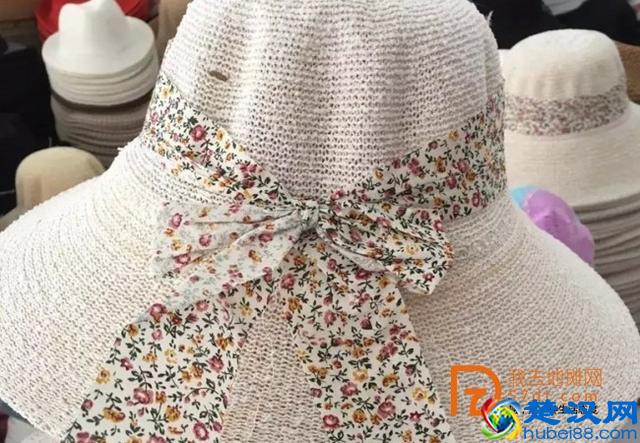 夏天摆地摊卖什么好？地摊妹给大家支招。