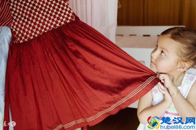 为什么小孩子的衣服比大人的衣服还贵呢？