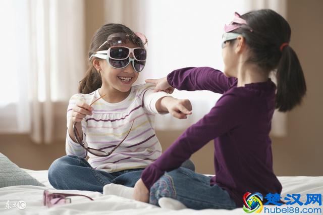 为什么小孩子的衣服比大人的衣服还贵呢？