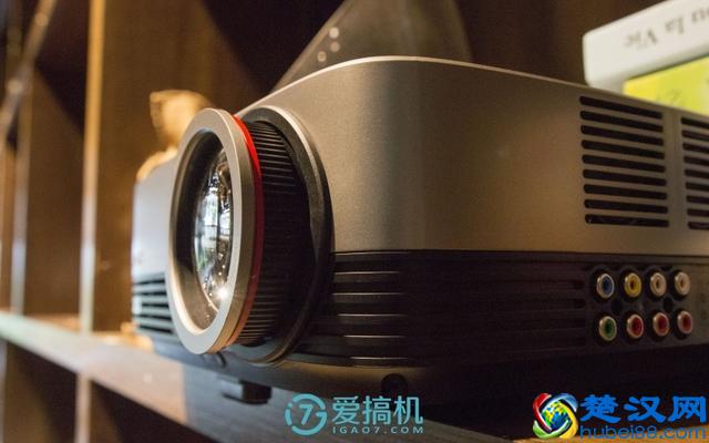 投影仪中的性价比之王！千元投影仪坚果极越A6使用评测