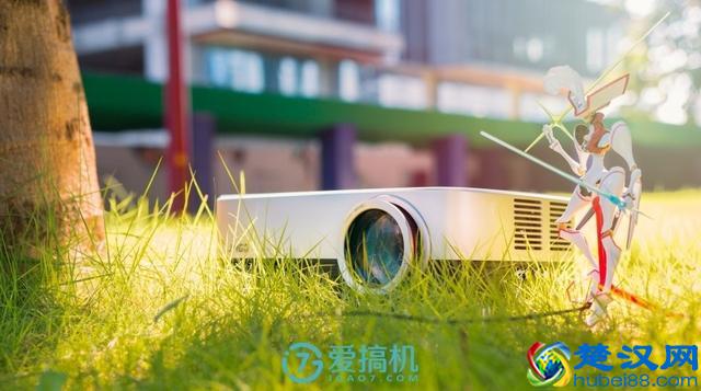 投影仪中的性价比之王！千元投影仪坚果极越A6使用评测