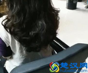 烫发后不会打理不用愁了，教你如何快速带来出漂亮的卷发发型！