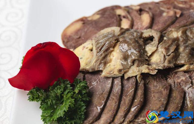 攒劲美食:新疆美食熏马肠、熏马肉,大多数表示不知马肉啥味道!