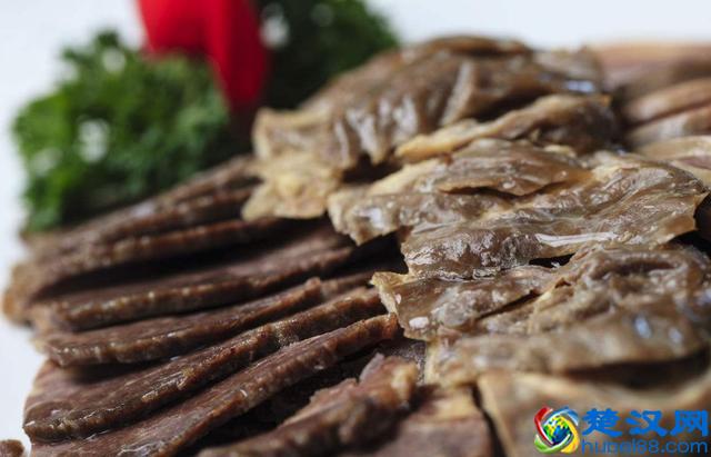 攒劲美食:新疆美食熏马肠、熏马肉,大多数表示不知马肉啥味道!