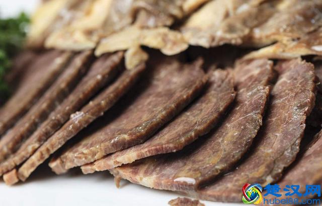 攒劲美食:新疆美食熏马肠、熏马肉,大多数表示不知马肉啥味道!