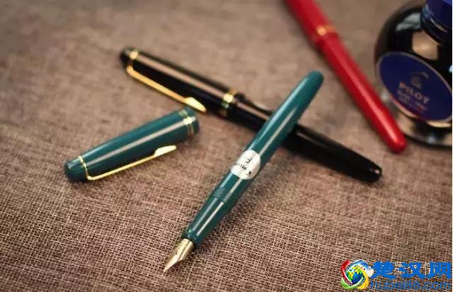 我想开始练字，可是很纠结用什么笔啊？