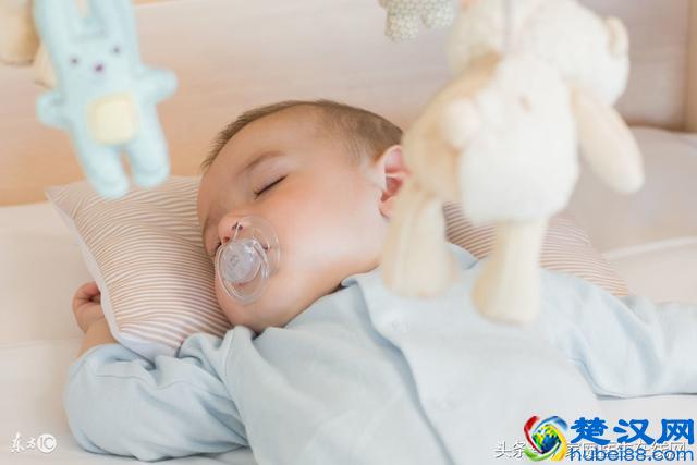 宝宝在什么时侯使用安抚奶嘴？安抚奶嘴有什么作用？