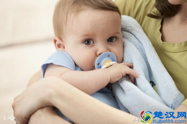宝宝在什么时侯使用安抚奶嘴？安抚奶嘴有什么作用？