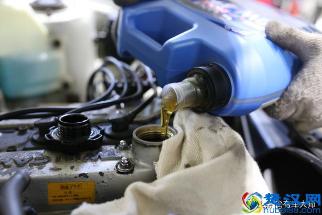 车子开的少，保养用哪种机油比较合适？多久换一次？