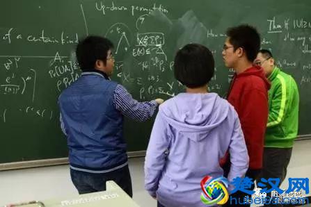 昨天是程序员日，然而中国最牛的“程序员”老师竟然是同一个人！