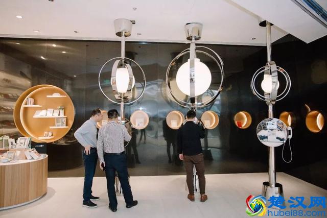 十点读书开实体书店了，线上“封神”线下真的赚钱吗？