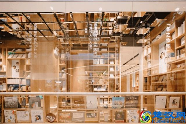 十点读书开实体书店了，线上“封神”线下真的赚钱吗？