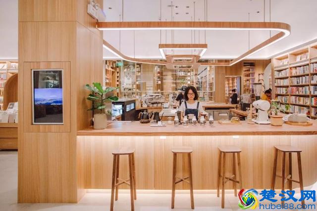 十点读书开实体书店了，线上“封神”线下真的赚钱吗？