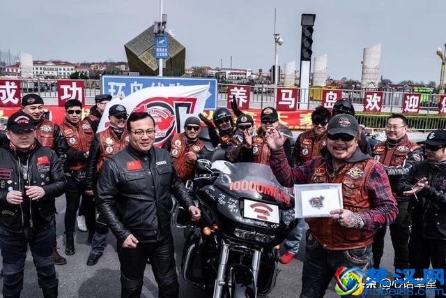 伟大祖国70周年华诞，12000公里他们用车轮丈量华夏第一晖