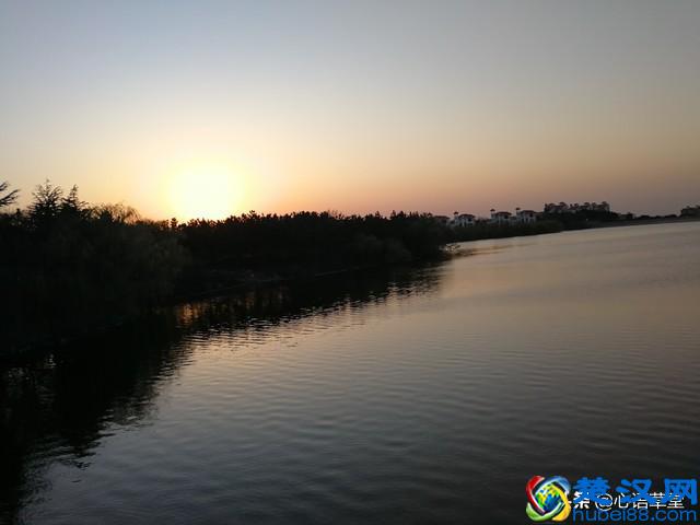 伟大祖国70周年华诞，12000公里他们用车轮丈量华夏第一晖