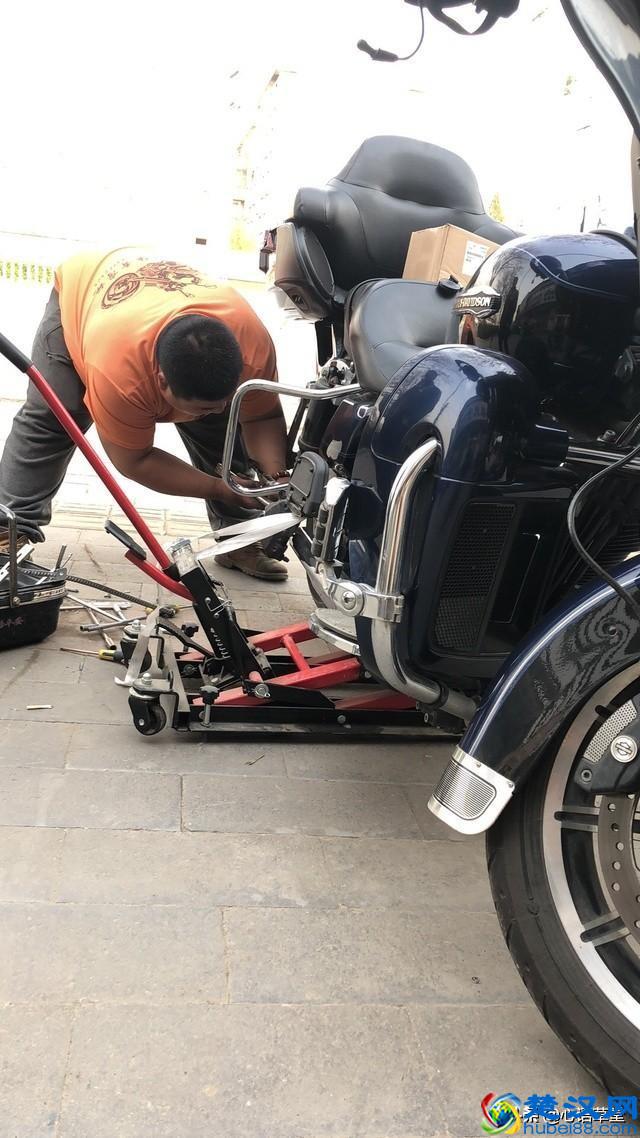 伟大祖国70周年华诞，12000公里他们用车轮丈量华夏第一晖