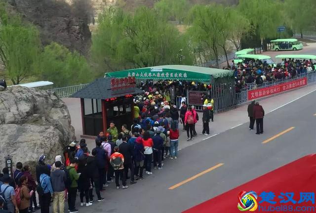 清明小长假 游客纷至沓来