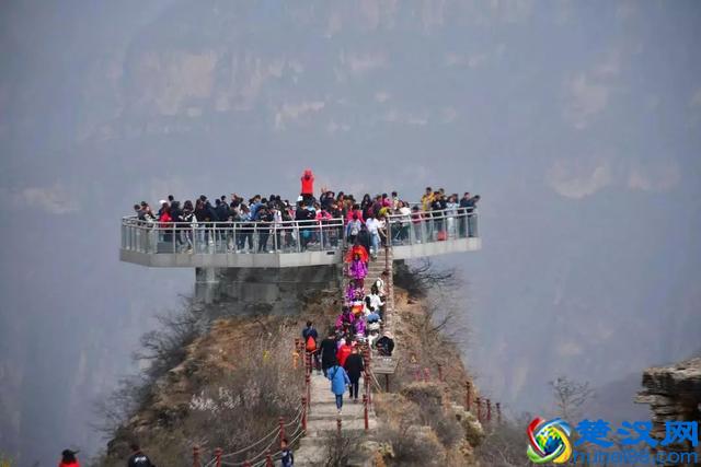 清明小长假 游客纷至沓来