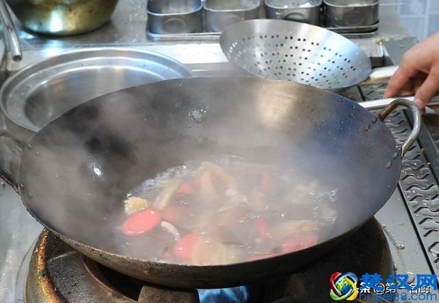 大厨分享一道毛血旺的家常做法,麻辣爽翻天,做法特简单,收藏了