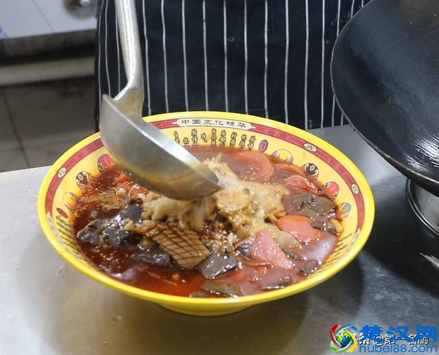 大厨分享一道毛血旺的家常做法,麻辣爽翻天,做法特简单,收藏了