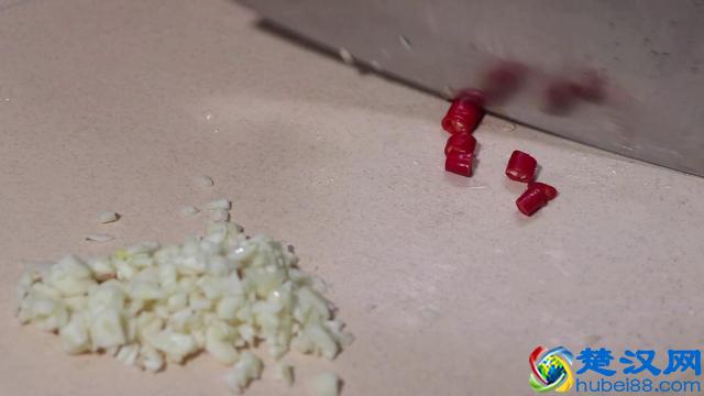 红薯叶最好吃的做法，没有之一，鲜香开胃，一捆不够吃