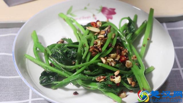 红薯叶最好吃的做法，没有之一，鲜香开胃，一捆不够吃