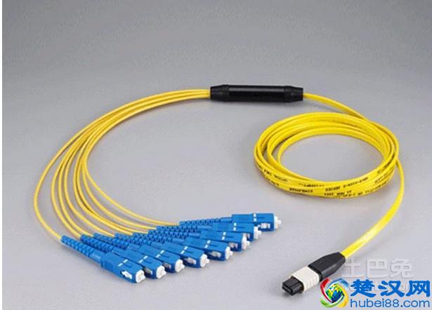 光纤是什么？浅析光纤的材料和结构及其工作原理