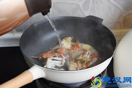 梭子蟹到底怎么做？渔民告诉你正确的做法，保证梭子蟹最鲜美