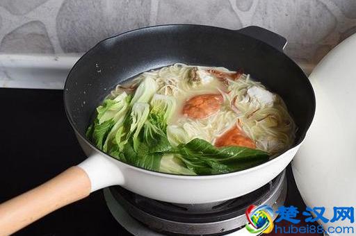 梭子蟹到底怎么做？渔民告诉你正确的做法，保证梭子蟹最鲜美