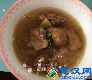 板栗炖鸡汤制作方法，美味营养，超级好吃