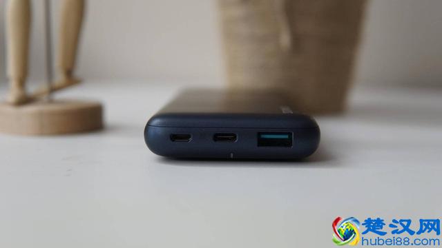 无线新感受，罗马仕WSL10无线快充移动电源