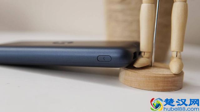 无线新感受，罗马仕WSL10无线快充移动电源