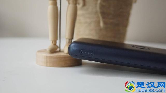 无线新感受，罗马仕WSL10无线快充移动电源