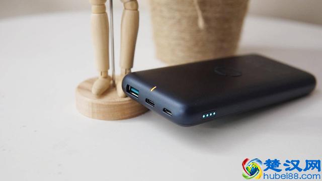 无线新感受，罗马仕WSL10无线快充移动电源