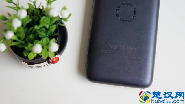 无线新感受，罗马仕WSL10无线快充移动电源