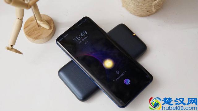 无线新感受，罗马仕WSL10无线快充移动电源