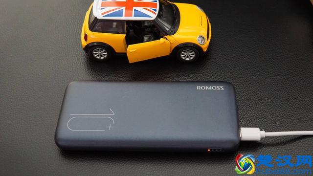 无线新感受，罗马仕WSL10无线快充移动电源