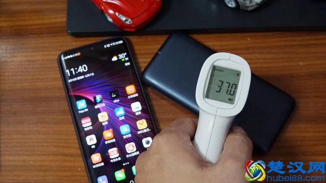 无线新感受，罗马仕WSL10无线快充移动电源